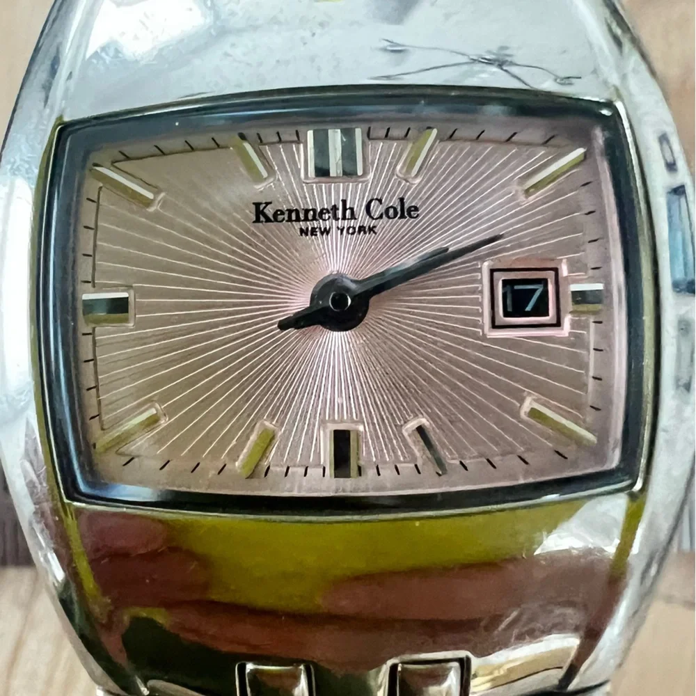 Kenneth Cole New York ladies pink dial silver tone bracelet watch NEW BATTERY
